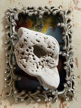 Decorative Hag Stone Accent - Light Gray